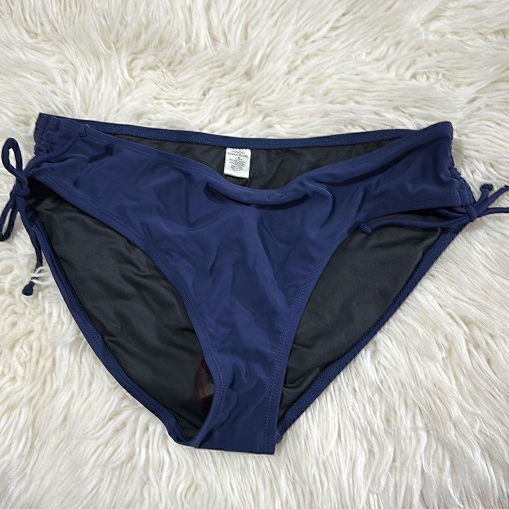 OCEAN BLUES BIKINI NWOT SIZE M